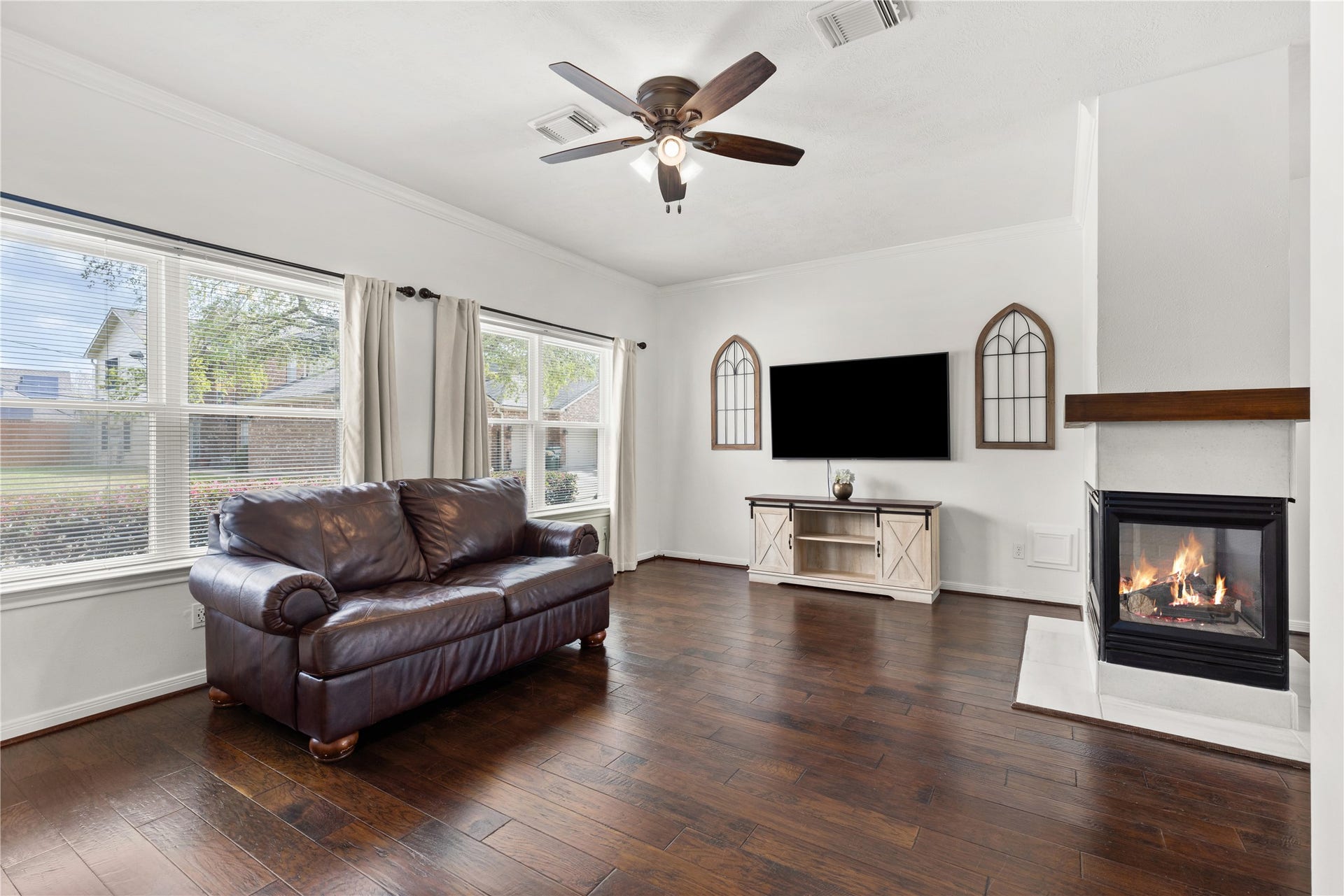 2049 Glencove Drive, Seabrook, TX 77586 2049 Glencove Drive, Seabrook, TX 77586