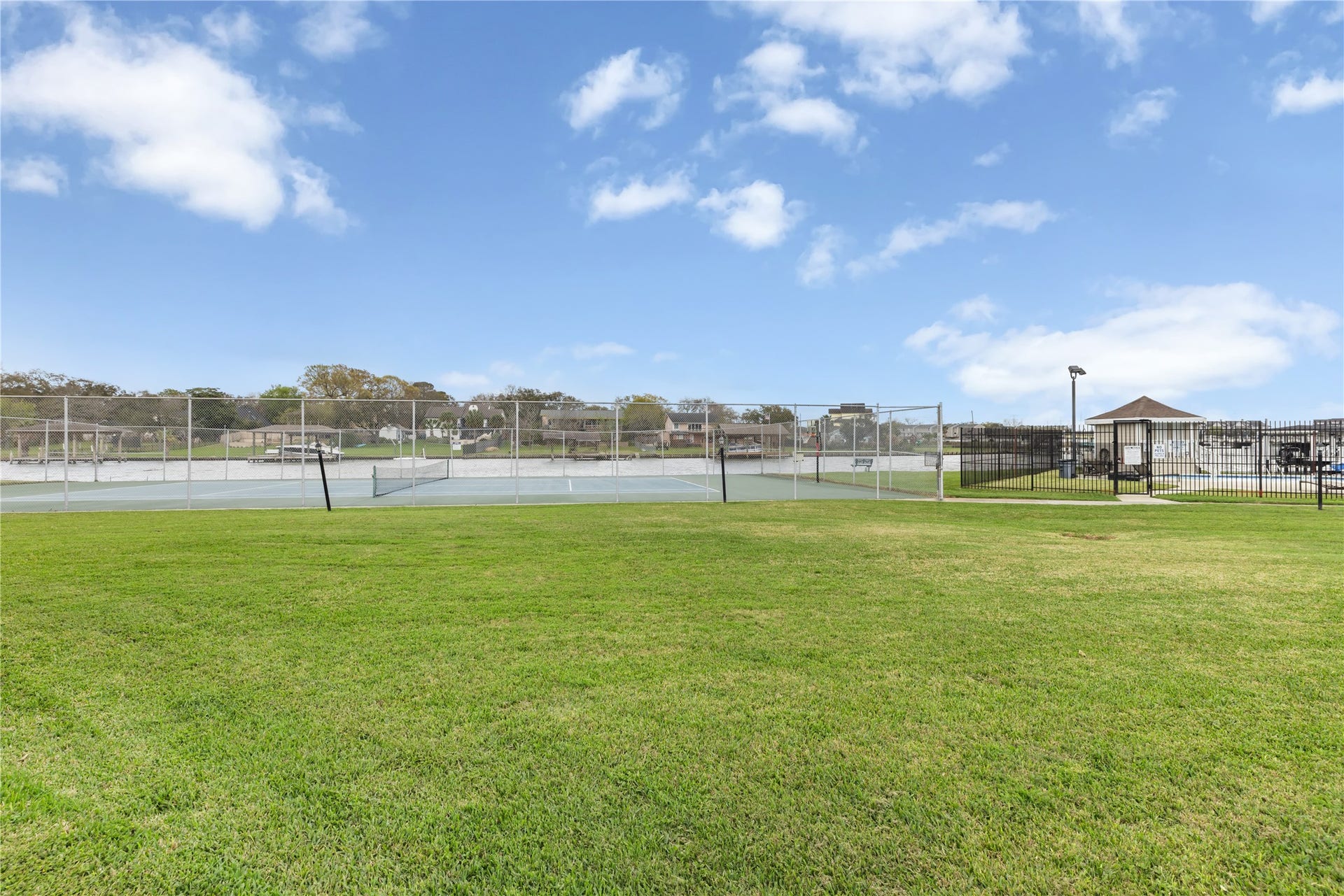 2049 Glencove Drive, Seabrook, TX 77586 2049 Glencove Drive, Seabrook, TX 77586