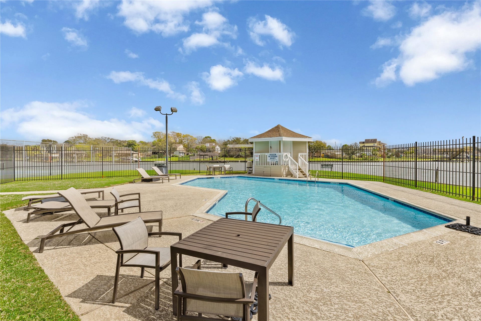2049 Glencove Drive, Seabrook, TX 77586 2049 Glencove Drive, Seabrook, TX 77586