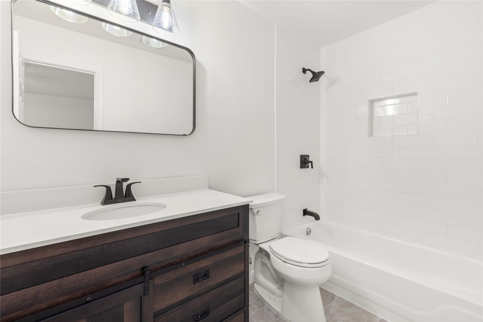 2049 Glencove Drive, Seabrook, TX 77586 Private Ensuite In Secondary Bedroom