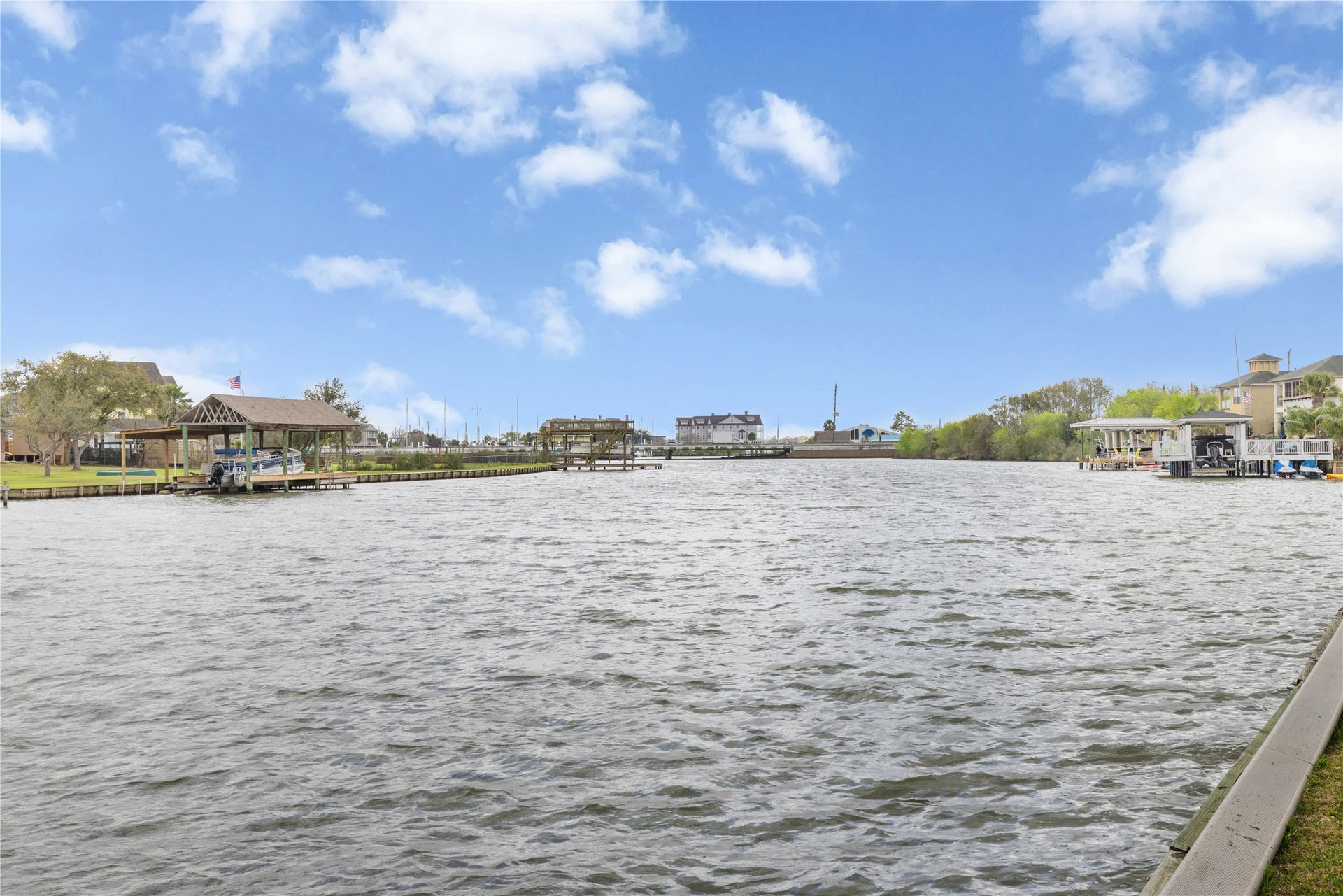 2049 Glencove Drive, Seabrook, TX 77586 2049 Glencove Drive, Seabrook, TX 77586