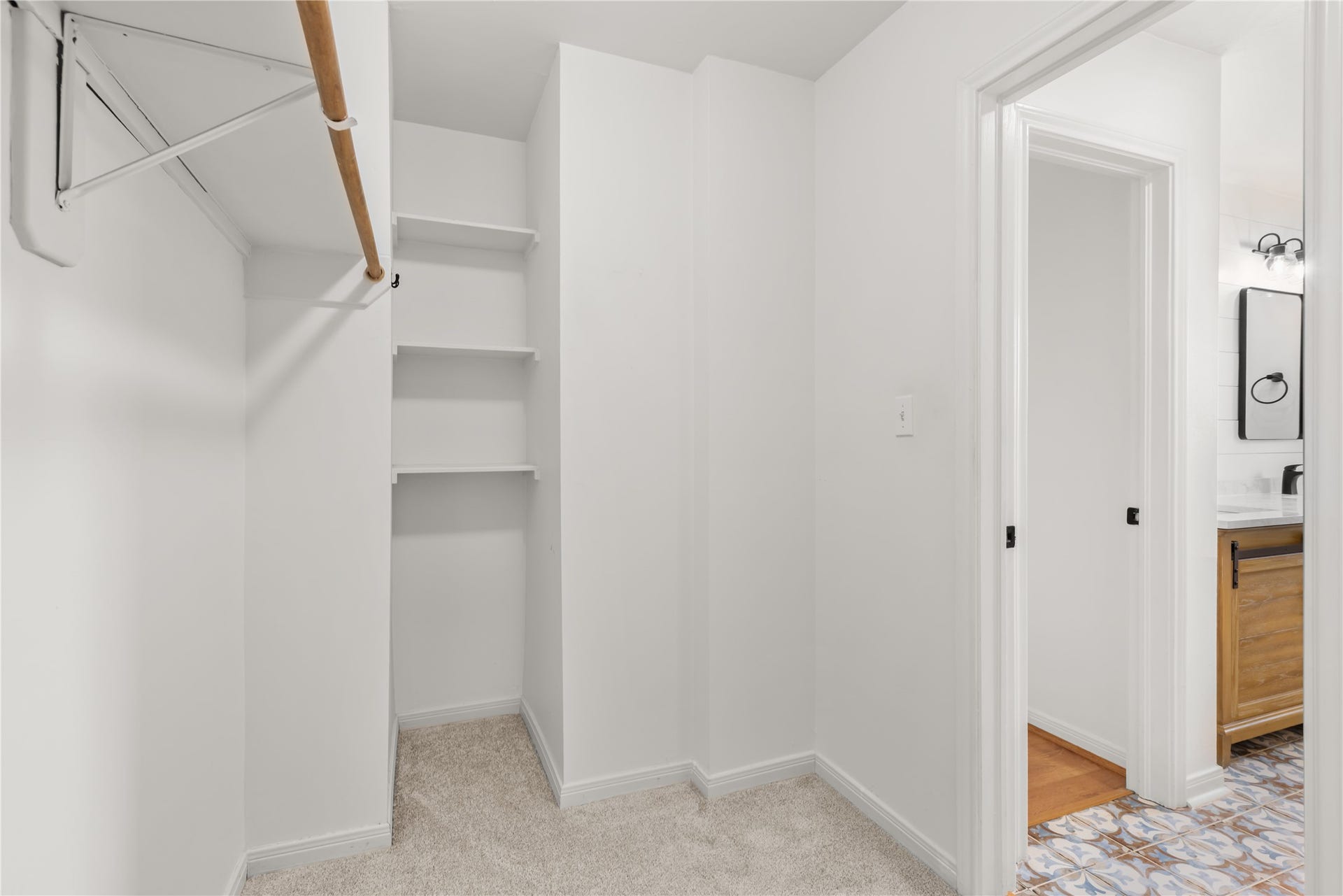 2049 Glencove Drive, Seabrook, TX 77586 Primary Bedroom Large Walk-In Closet