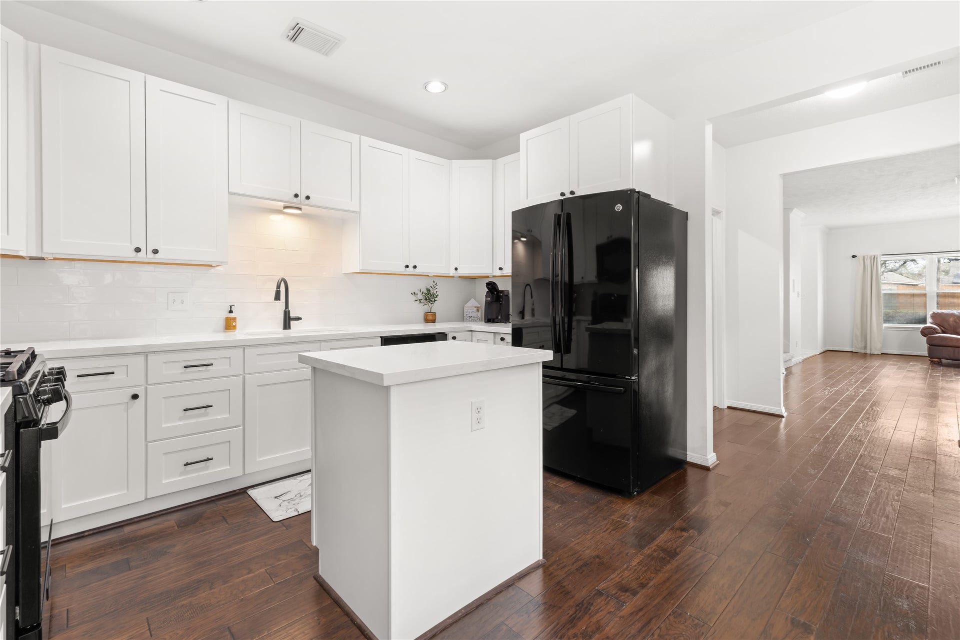 2049 Glencove Drive, Seabrook, TX 77586 2049 Glencove Drive, Seabrook, TX 77586