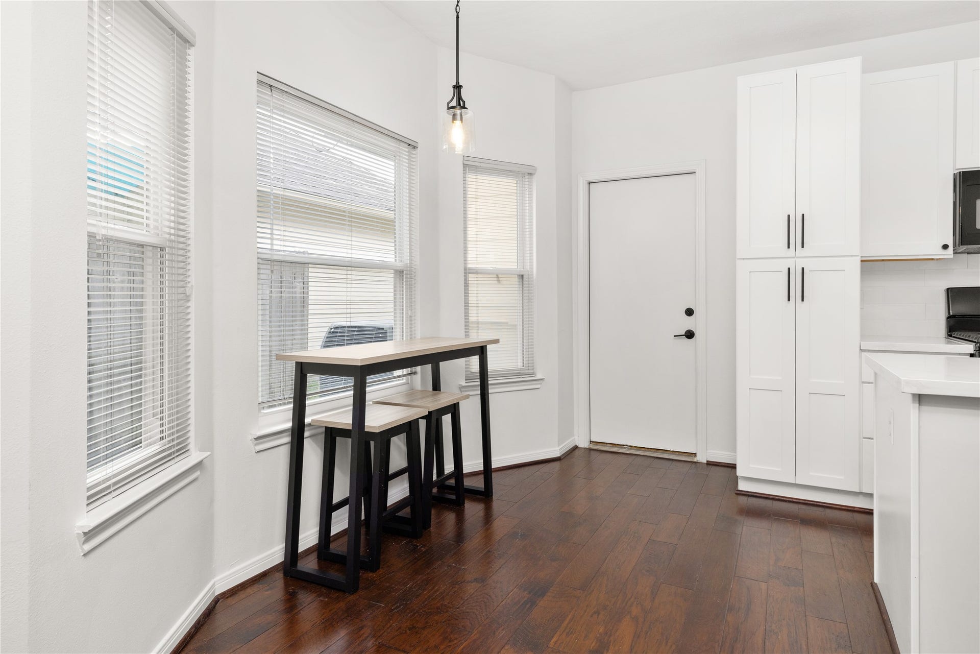 2049 Glencove Drive, Seabrook, TX 77586 Breakfast Area