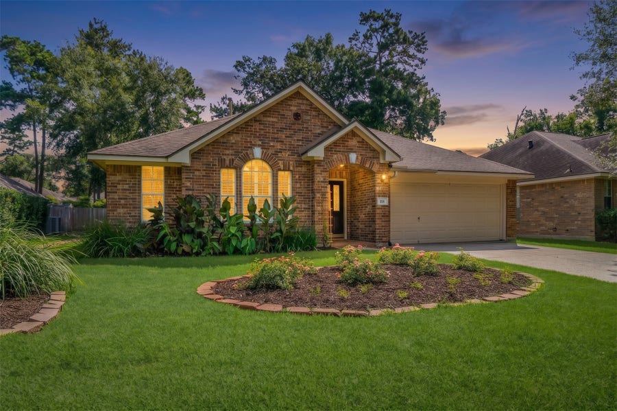 Property photo for 118 S Merryweather Circle, The Woodlands, TX