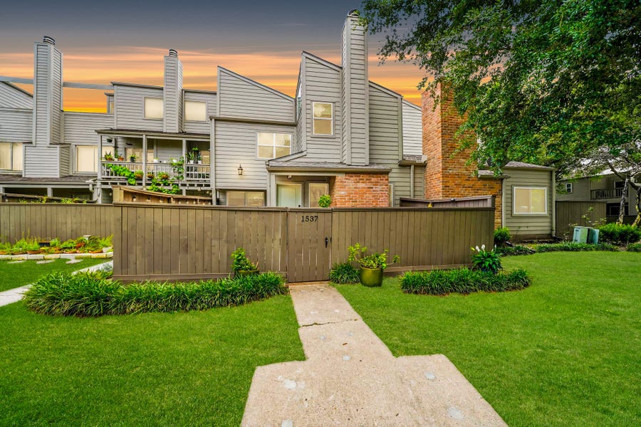 Property photo for 1537 Prairie Grove Drive, Houston, TX