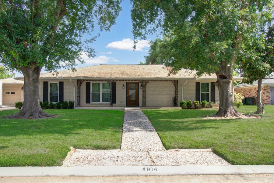 Property photo for 4814 Burning Tree Drive, Baytown, TX