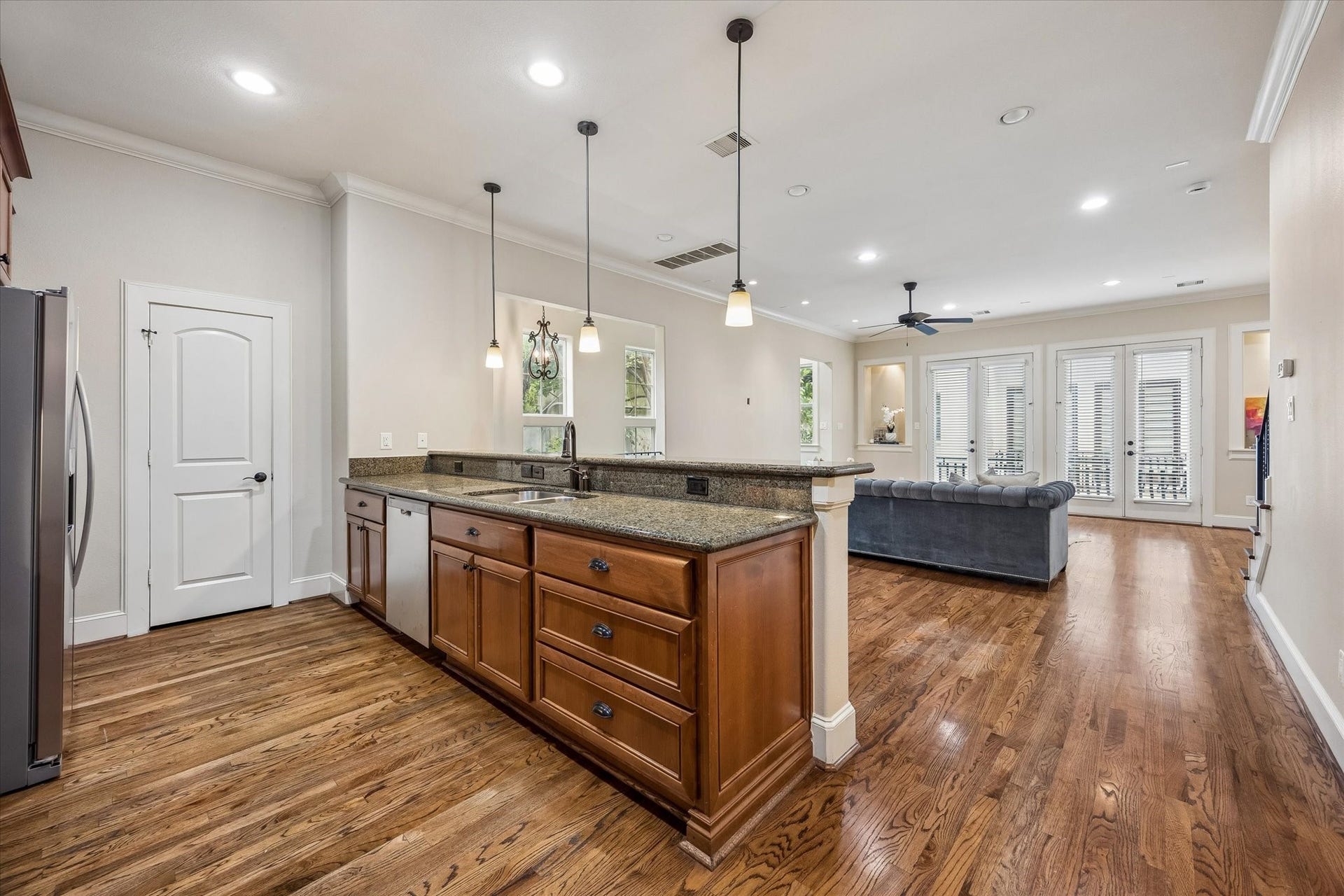1112 Peveto Street, #C, Houston, TX 77019 Another view of the kitchen overlooking the living room. This is the perfect set up for gathering with friends and family!