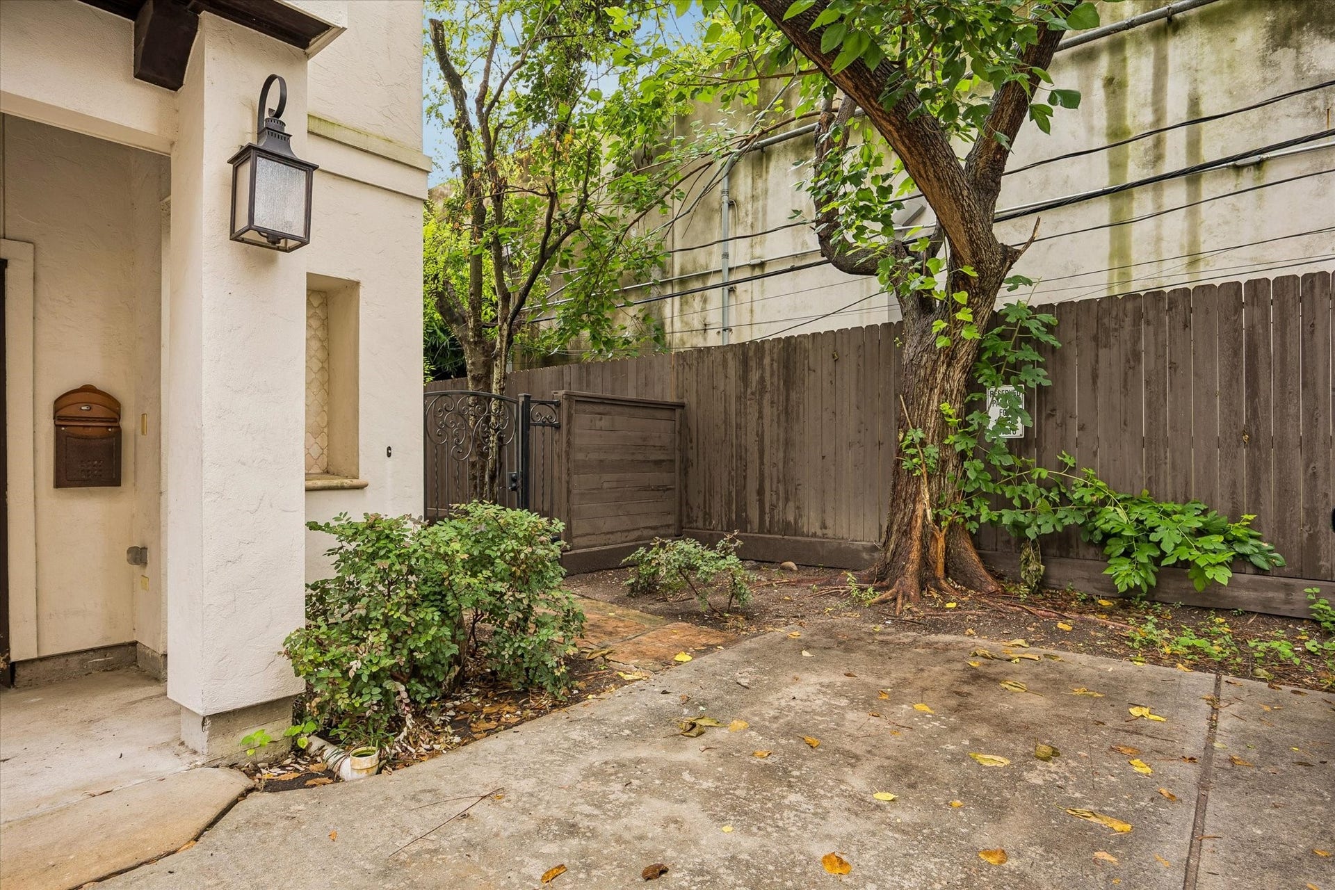 1112 Peveto Street, #C, Houston, TX 77019 The home offers a rare third parking space out front!