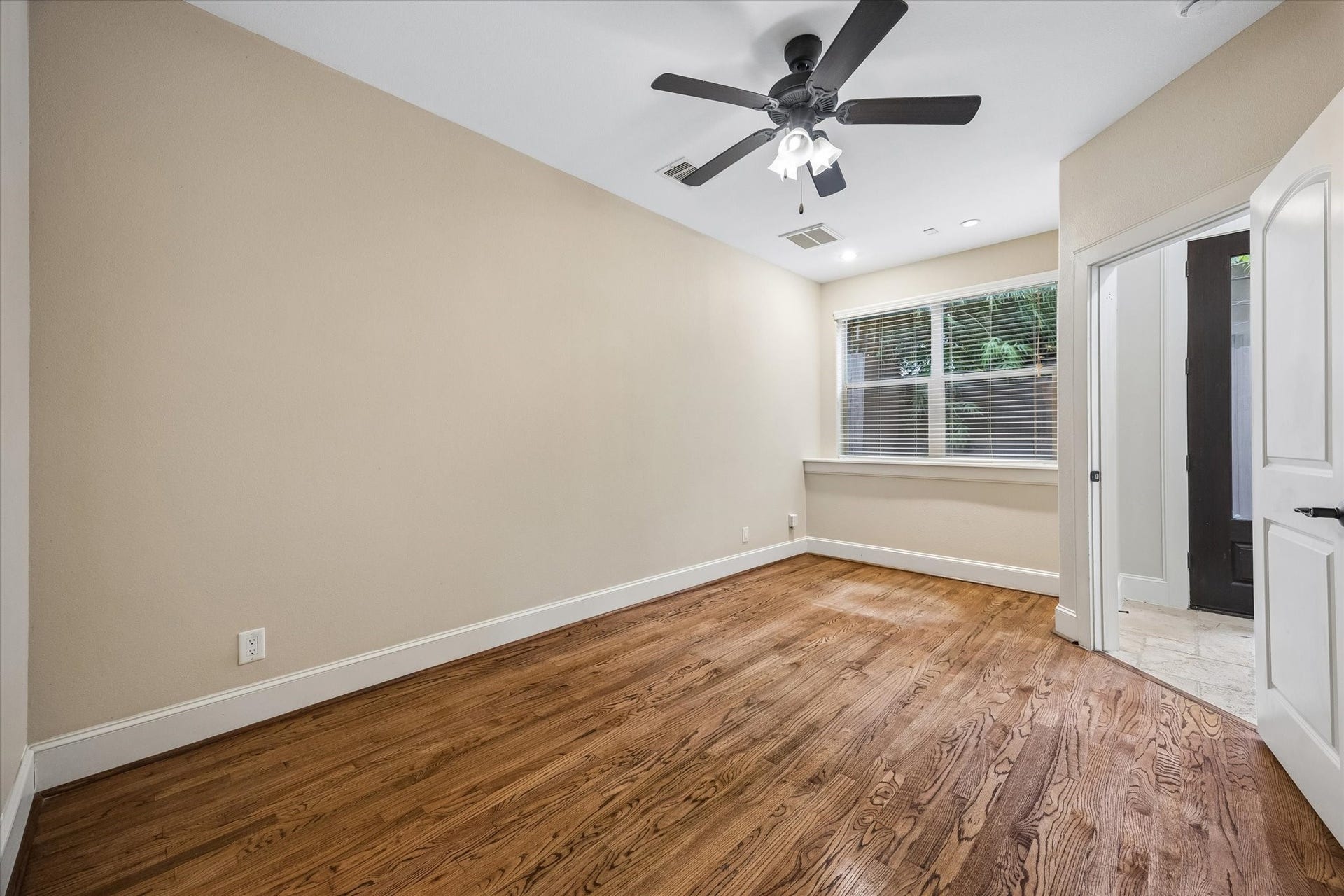 1112 Peveto Street, #C, Houston, TX 77019 Another view of the first floor bedroom.