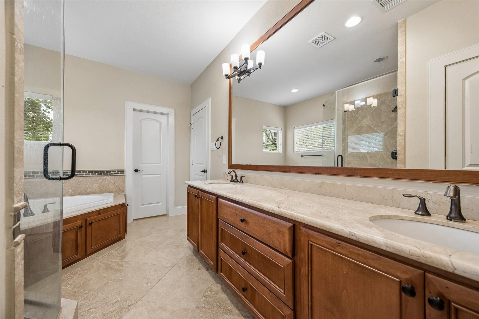 1112 Peveto Street, #C, Houston, TX 77019 Another view of the primary bathroom.