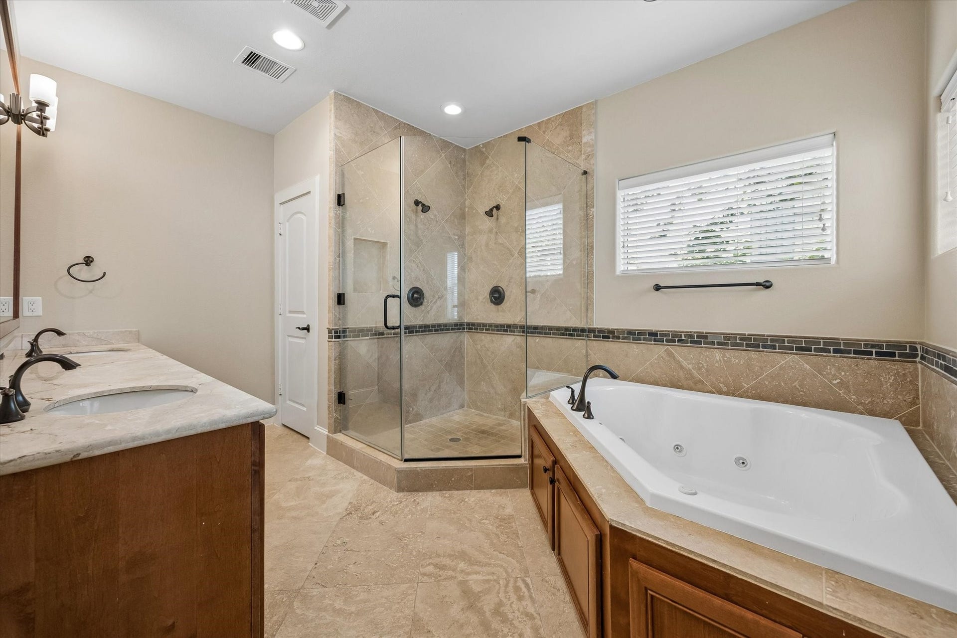 1112 Peveto Street, #C, Houston, TX 77019 The primary bath features dual sinks, a jetted soaking tub and glass encased shower with dual shower heads.