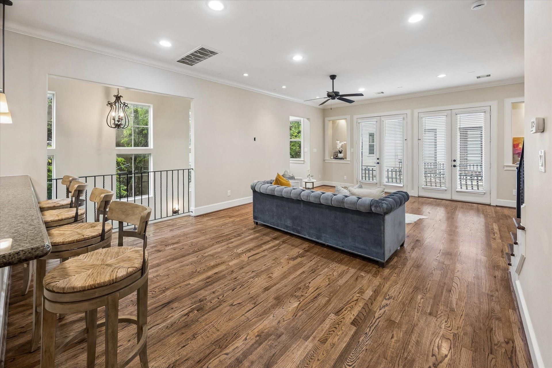 1112 Peveto Street, #C, Houston, TX 77019 These beautiful hardwood floors are carried throughout the home with no carpet anywhere!