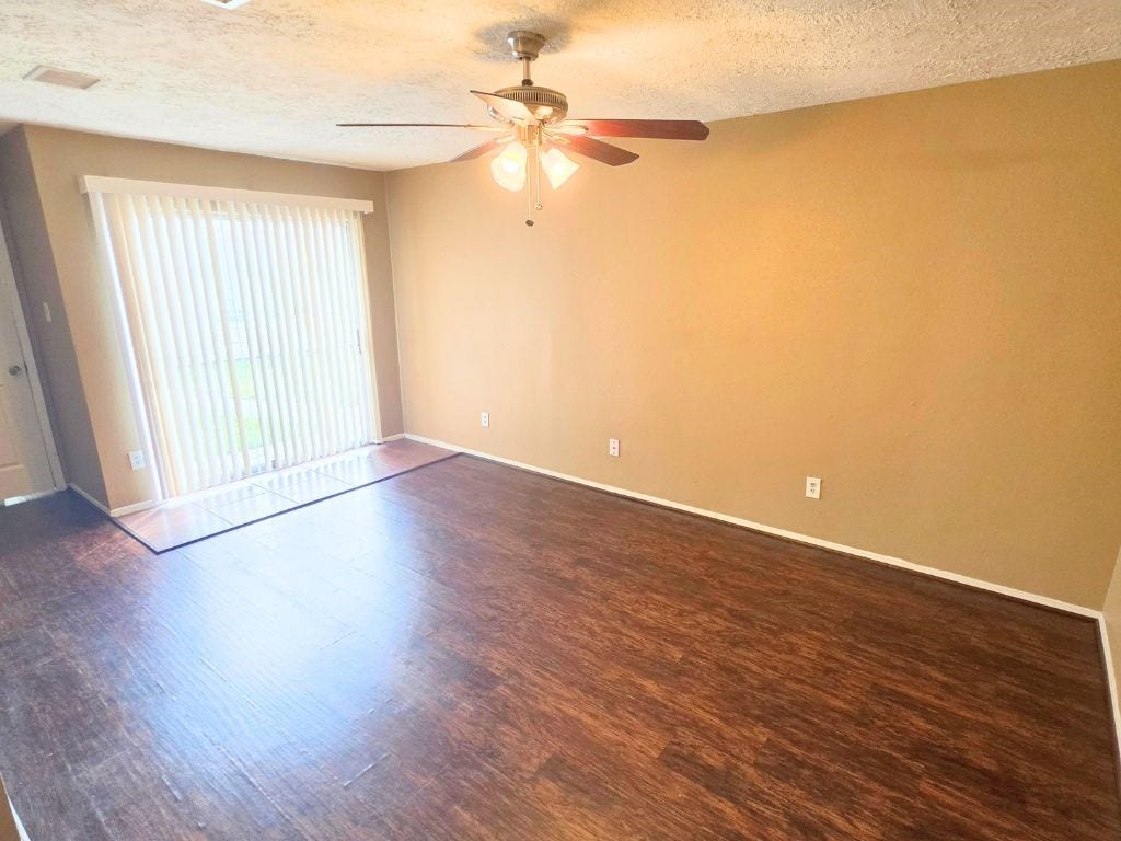 423 N Compass Rose Circle, Crosby, TX 77532 423 N Compass Rose Circle, Crosby, TX 77532