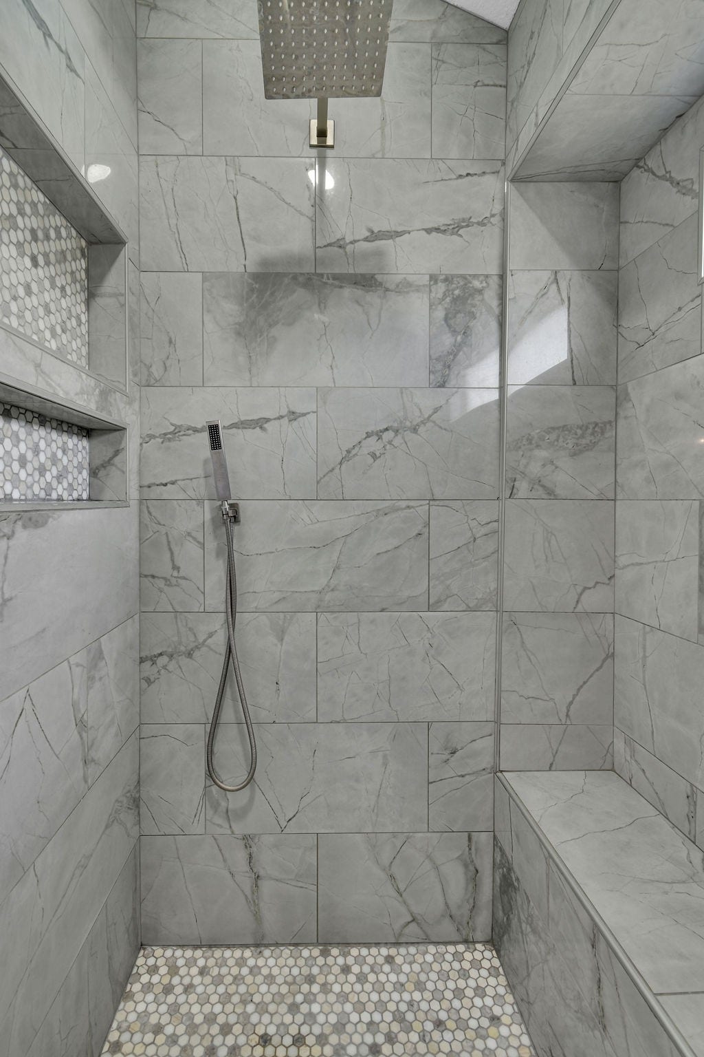 131 Frostwood Drive, Lake Jackson, TX 77566 Beautiful walk in shower with "rain shower" head