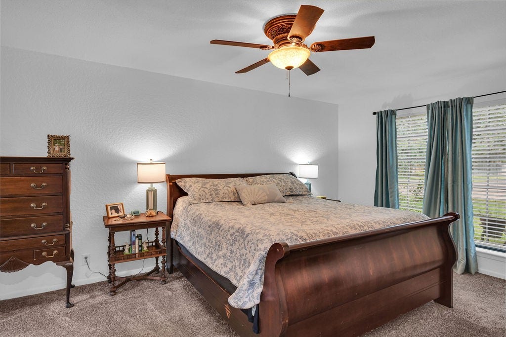 131 Frostwood Drive, Lake Jackson, TX 77566 Primary bedroom