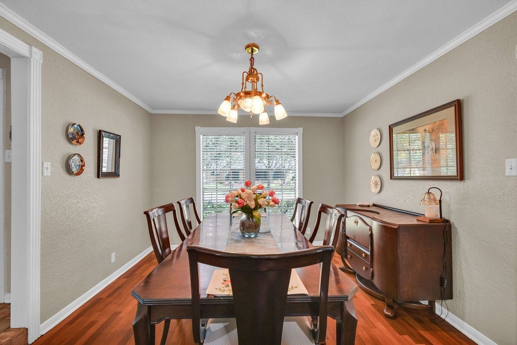 131 Frostwood Drive, Lake Jackson, TX 77566 Dining room table can stay with the home if the buyer would like to keep it. Buffet is not included