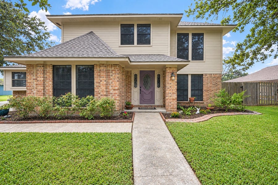 Property photo for 131 Frostwood Drive, Lake Jackson, TX