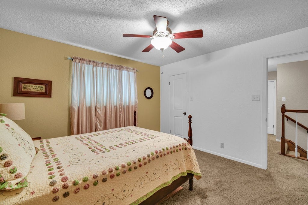 131 Frostwood Drive, Lake Jackson, TX 77566 Another secondary bedroom