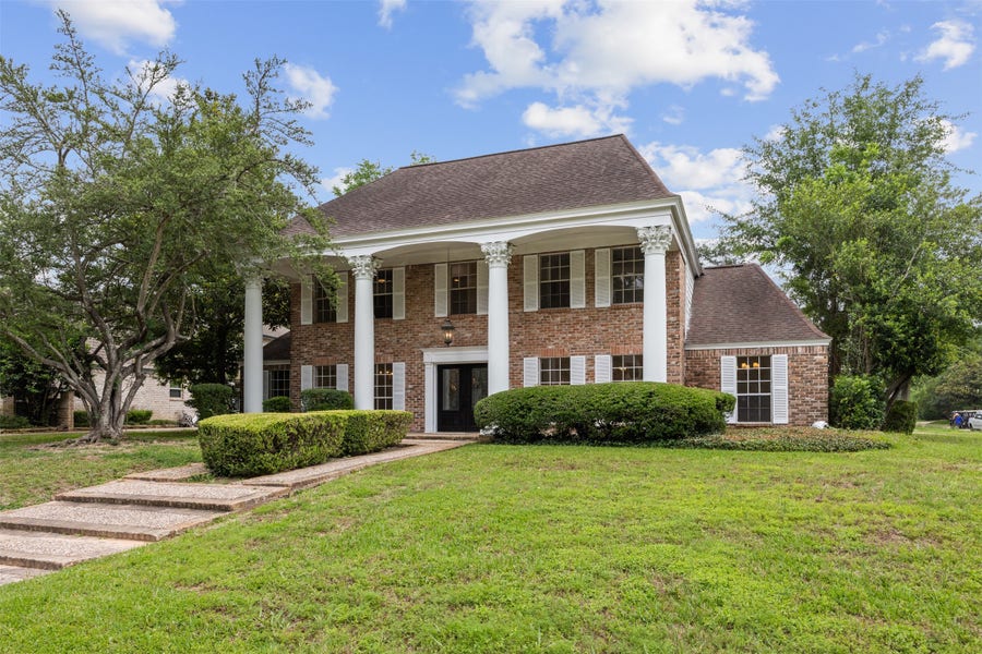 Property photo for 1919 Saddlecreek Drive, Houston, TX