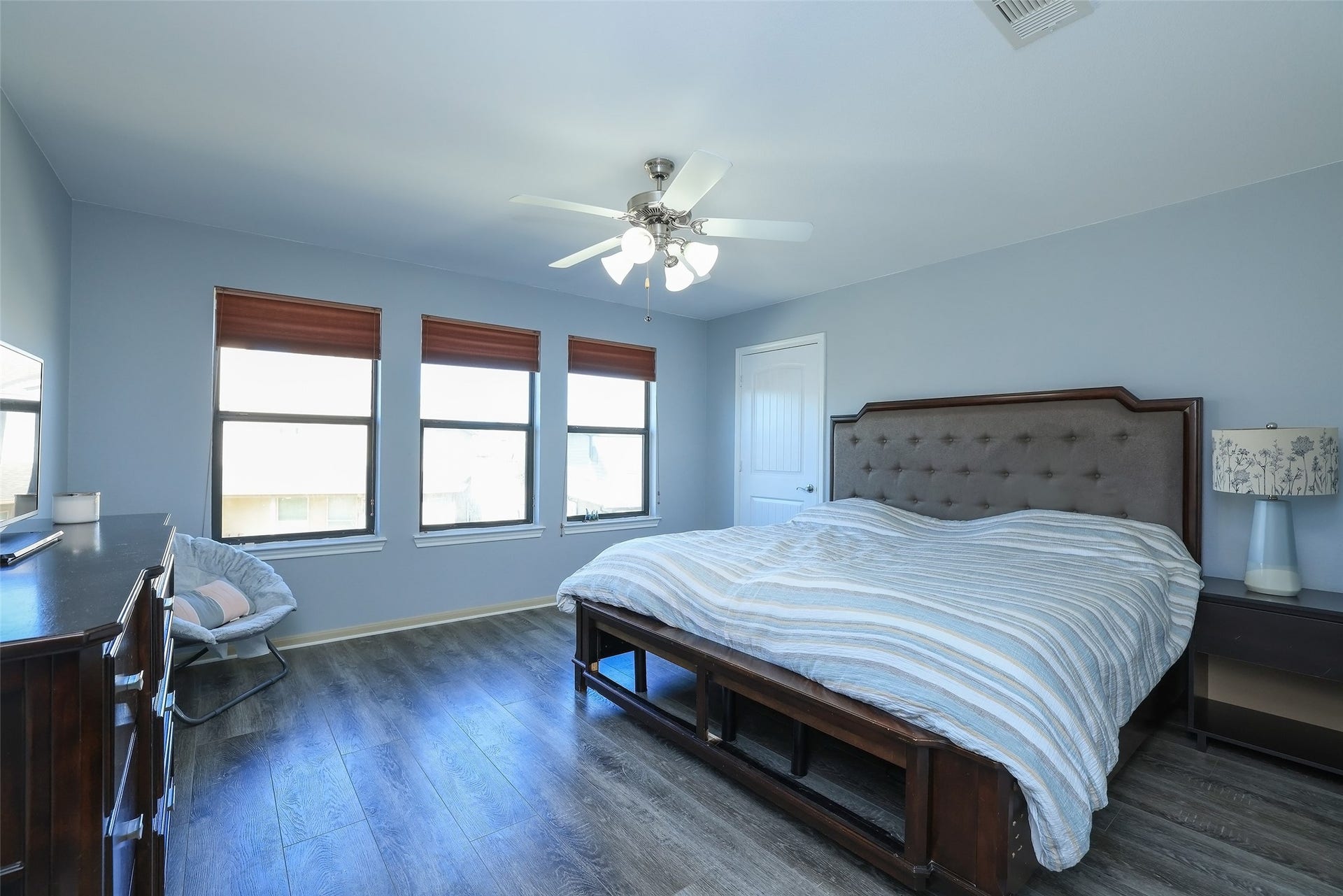 20811 Noble Crusade Court, Tomball, TX 77375 Large secondary bedroom upstairs with walk in closet
