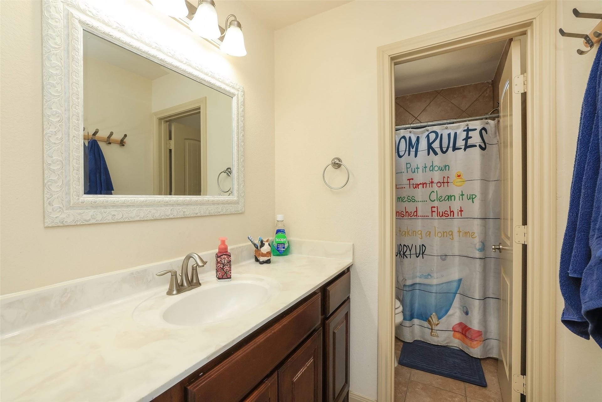 20811 Noble Crusade Court, Tomball, TX 77375 Full size bathroom upstairs
