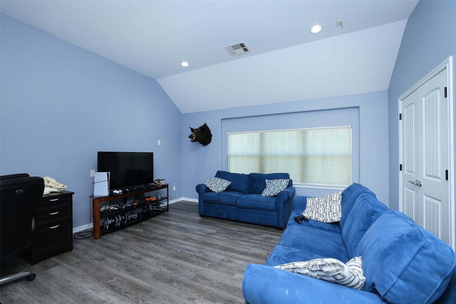 20811 Noble Crusade Court, Tomball, TX 77375 Huge game room/media room upstairs with closet. Could be used as a 5th bedroom