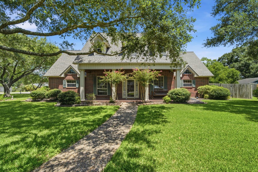 Property photo for 2516 Woodcreek Drive, Pearland, TX