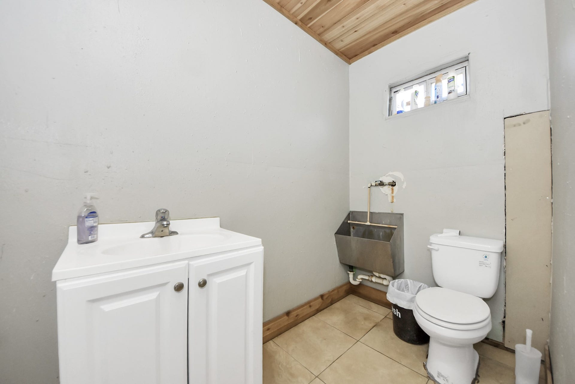 26090 Cornwall, New Caney, TX 77357 26090 Cornwall, New Caney, TX 77357