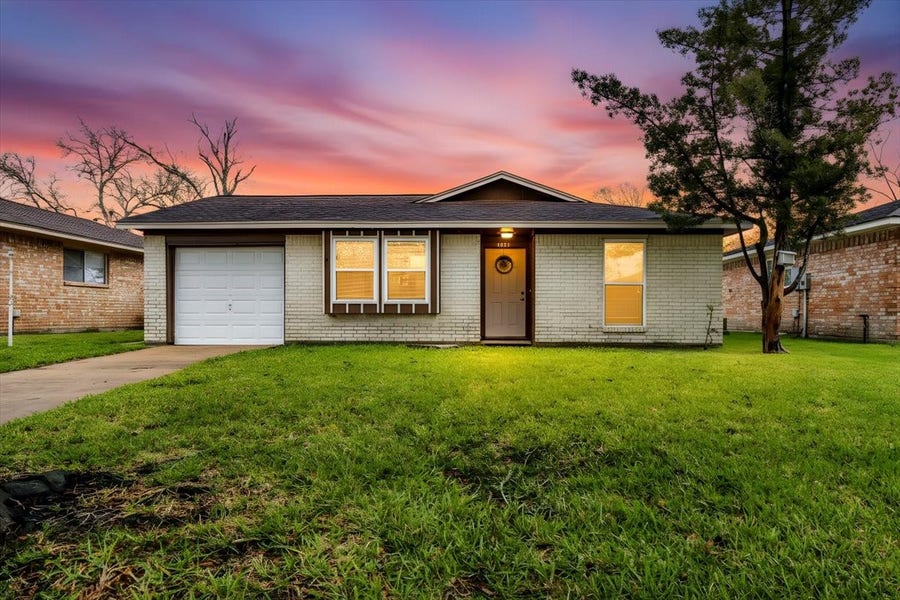 Property photo for 4811 Hannas Reef Drive, Bacliff, TX