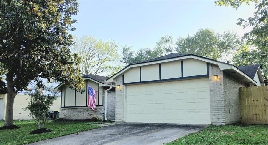 Property photo for 1126 E Brompton Drive, Pearland, TX