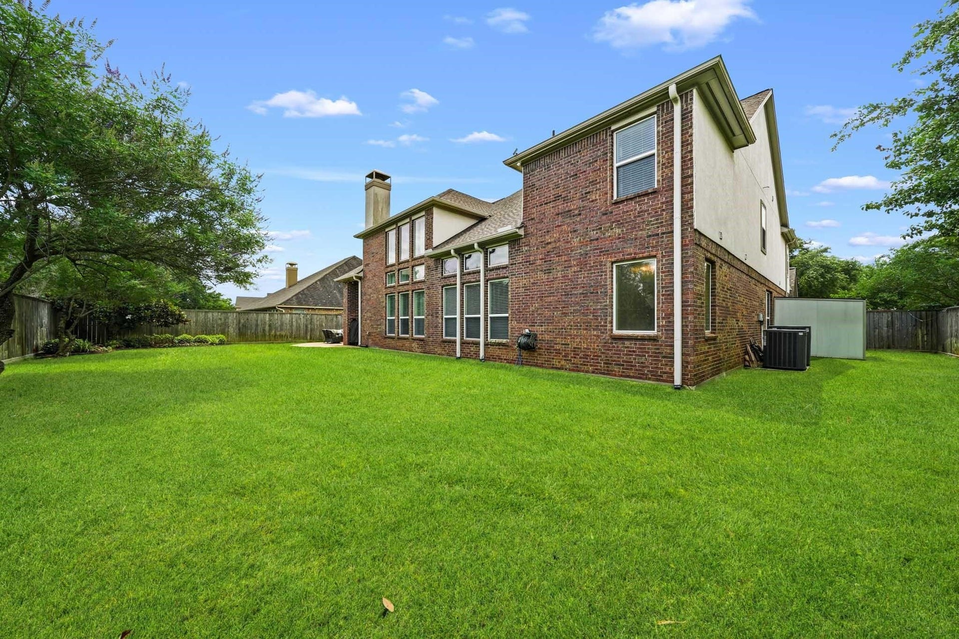 17610 Strackfield Lane, Tomball, TX 77377 With an abundance of open green space, this remarkable backyard is perfectly suited for play, gardening, outdoor entertaining, or creating the backyard oasis of your dreams.