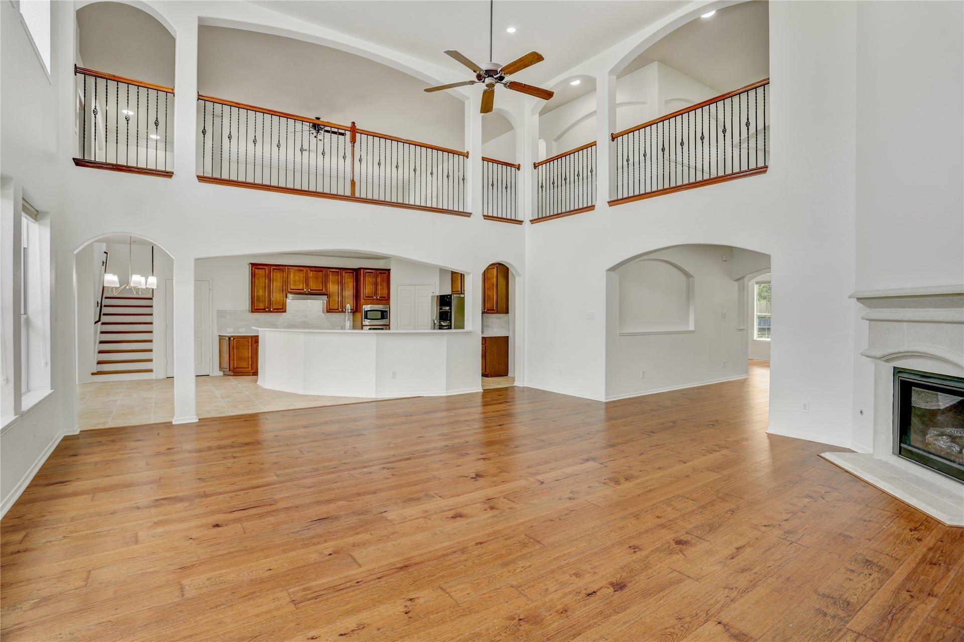 1728 Pampas Trail Drive, Friendswood, TX 77546 Large Living Room Open To The Kitchen