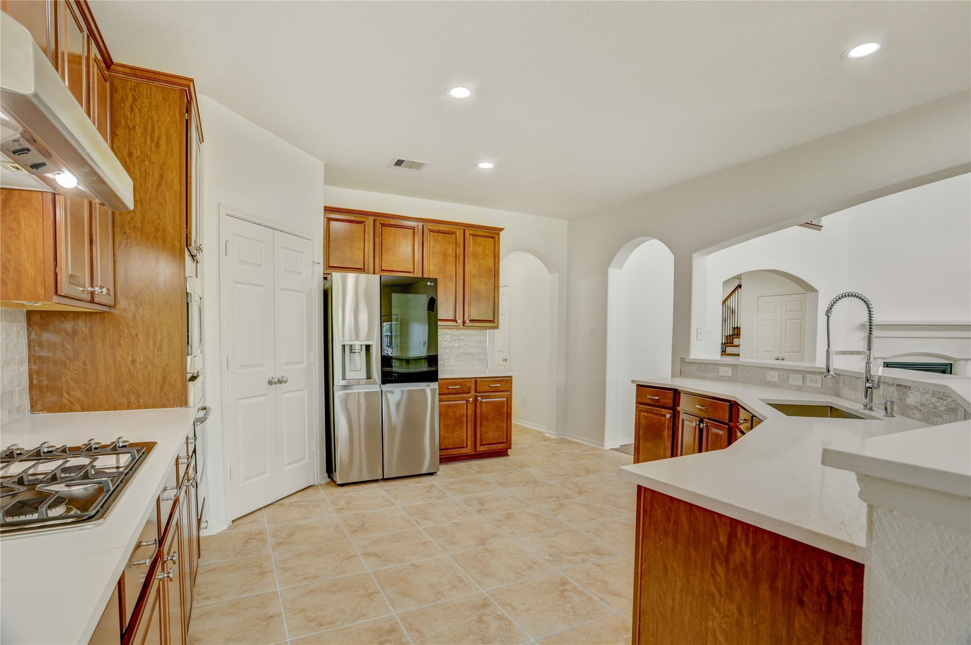 1728 Pampas Trail Drive, Friendswood, TX 77546 Large Kitchen With Gas Range And Island Seating