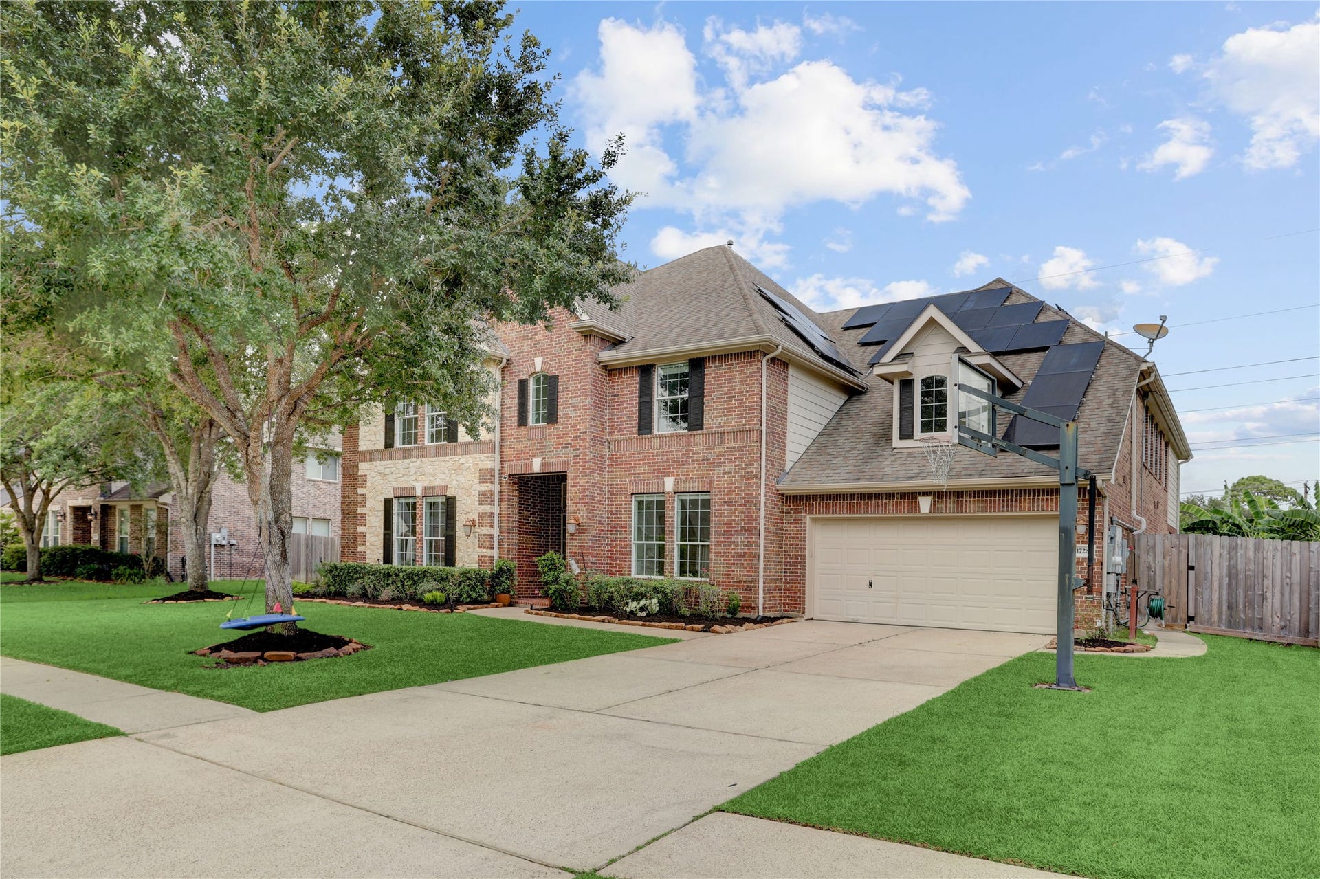 1728 Pampas Trail Drive, Friendswood, TX 77546 Doublewide Driveway