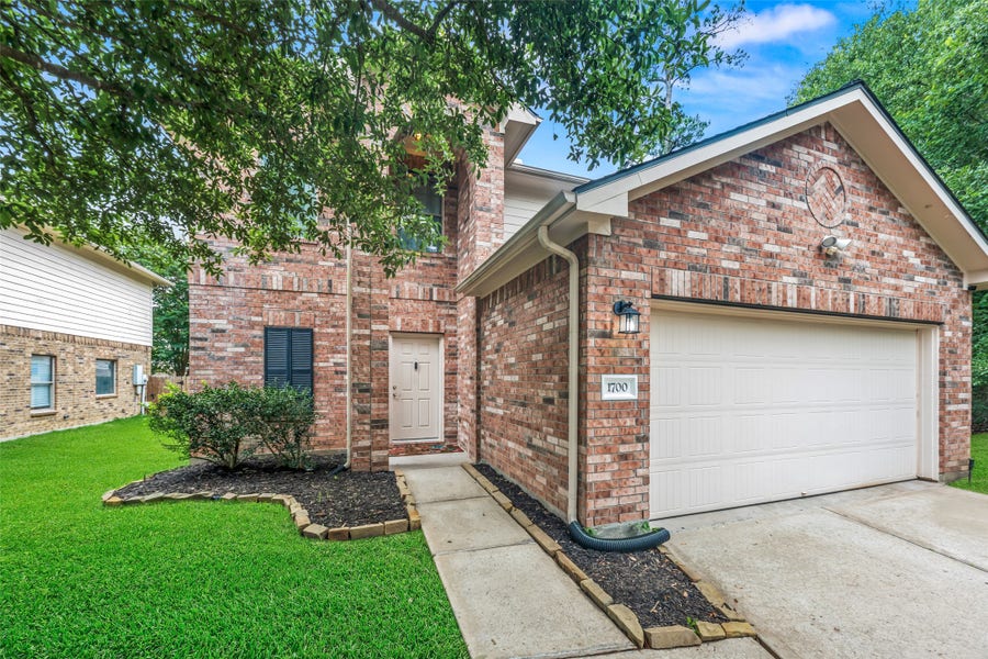 Property photo for 1700 Chestnut Glen Court, Conroe, TX