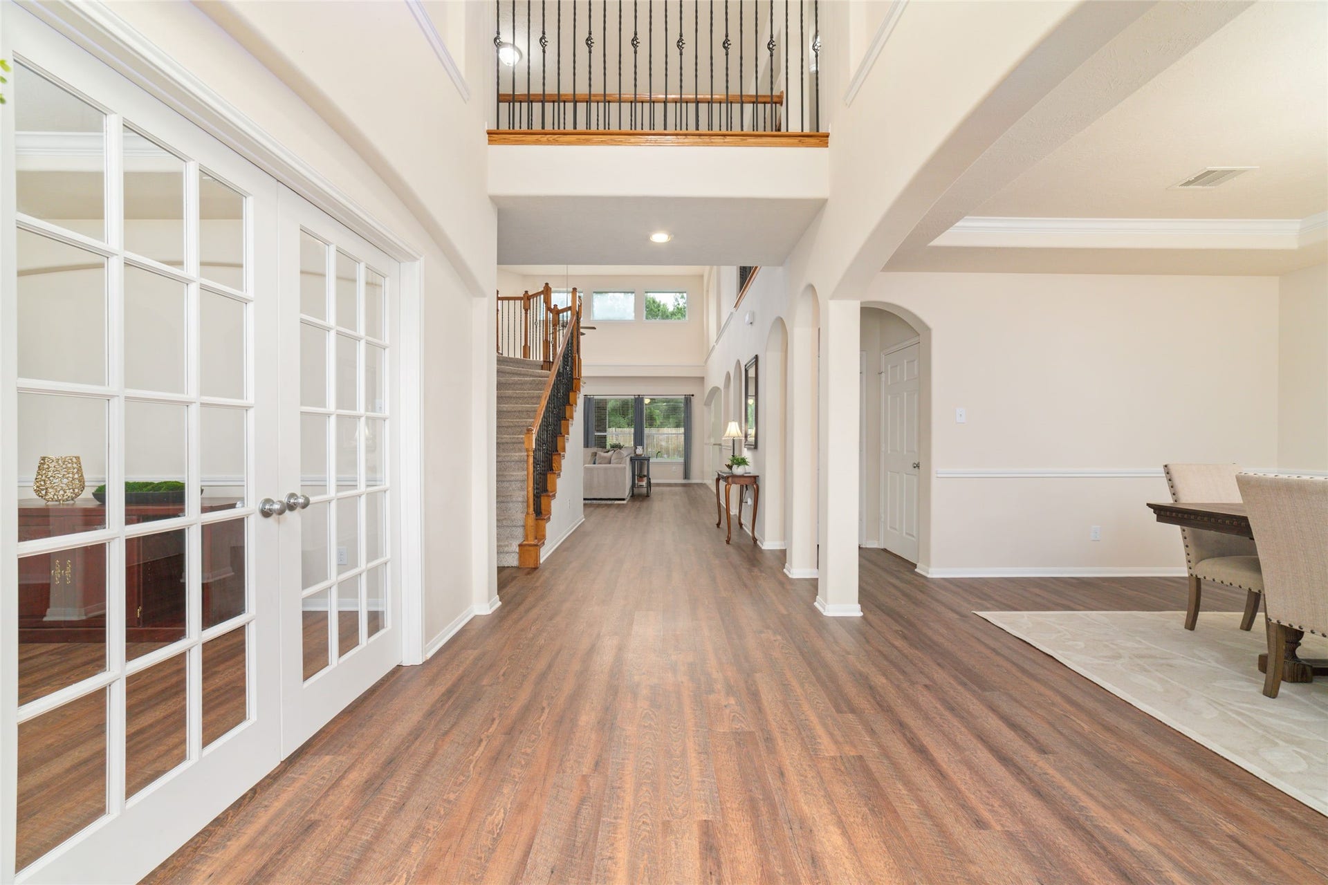 14422 Lakepointe Bend Lane, Cypress, TX 77429 Light-filled foyer creating a warm first impression