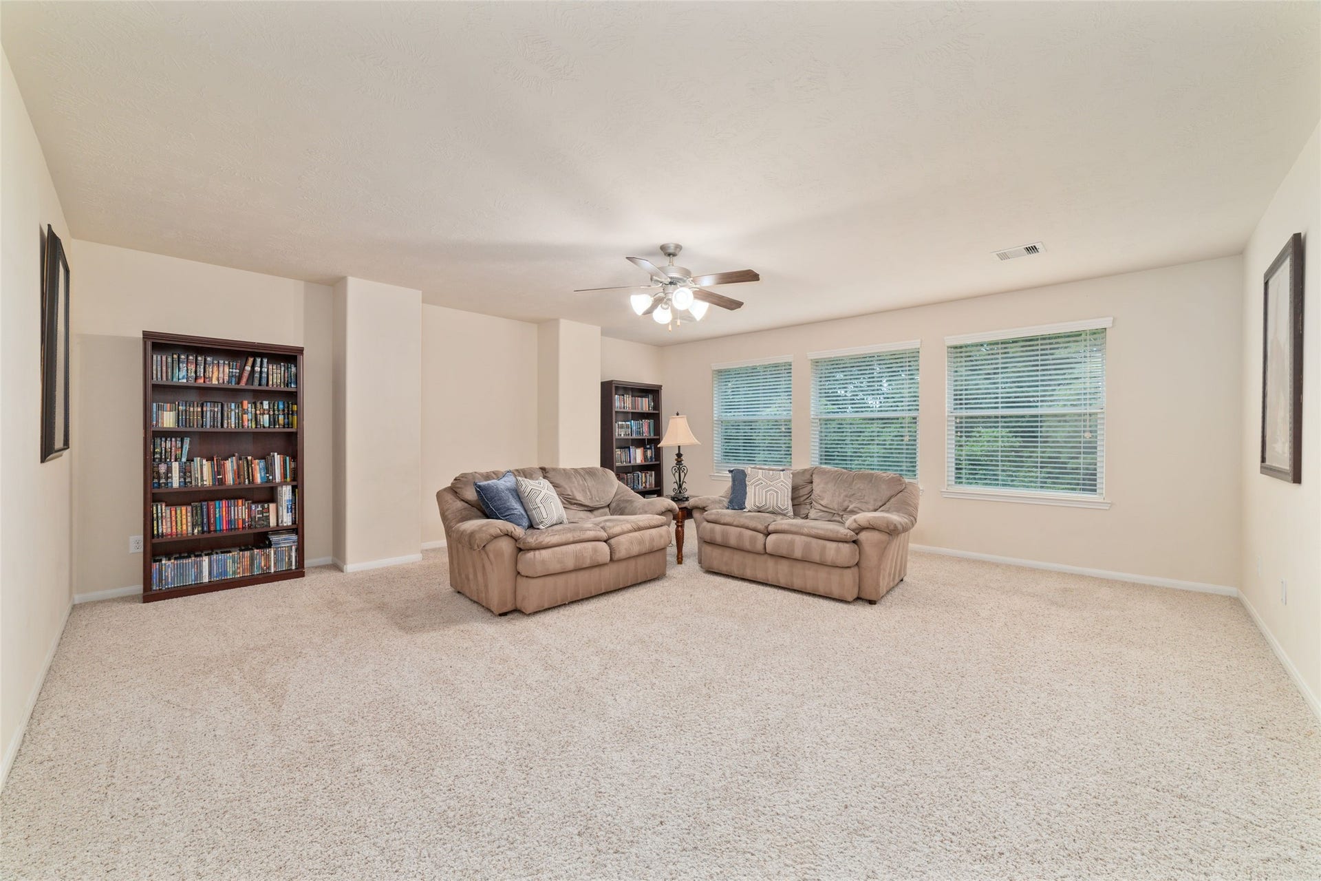 14422 Lakepointe Bend Lane, Cypress, TX 77429 Huge upstairs gameroom (19x19) can be utilized in many ways. The possibilities are endless!