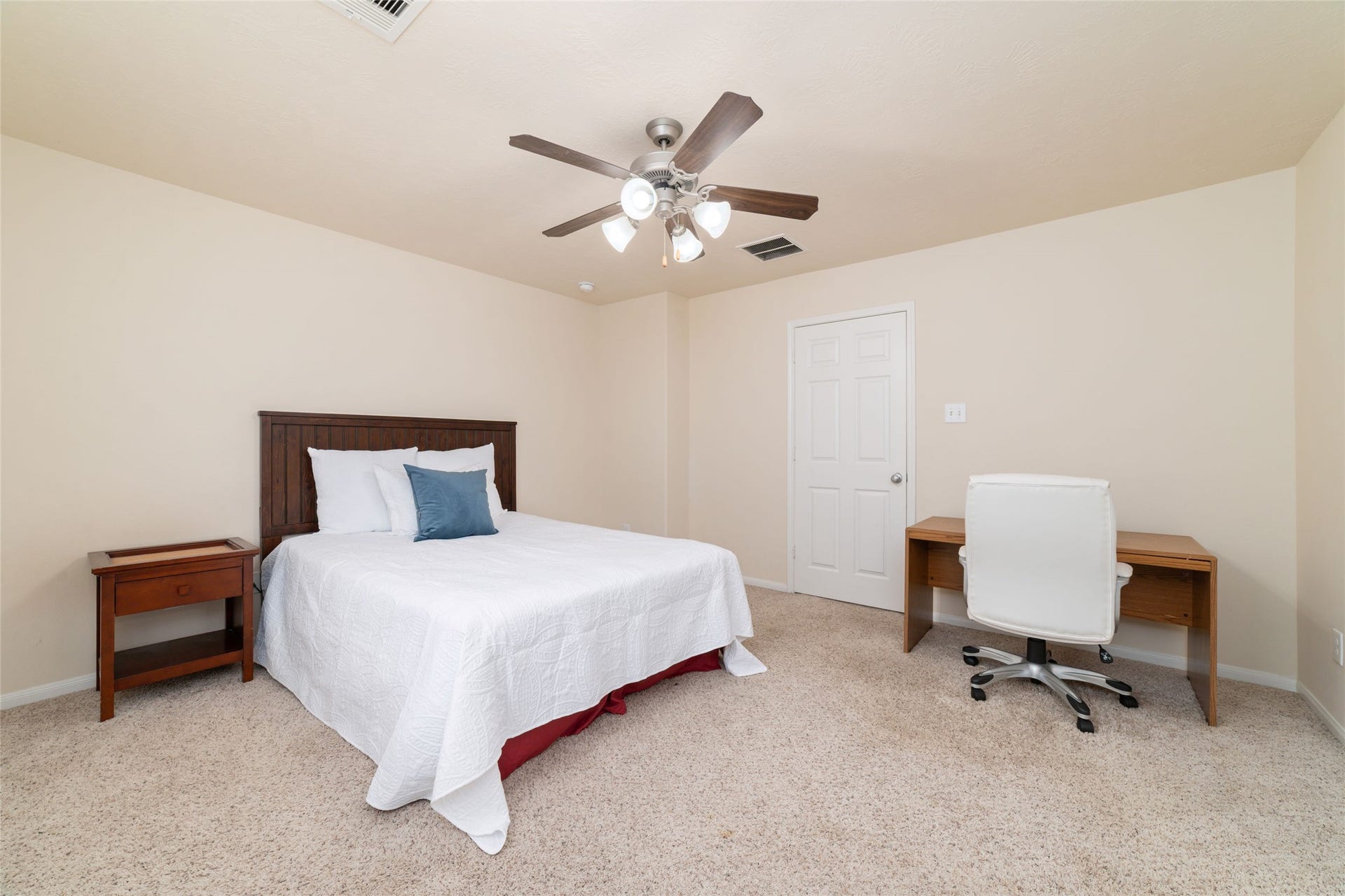 14422 Lakepointe Bend Lane, Cypress, TX 77429 The fourth upstairs bedroom.