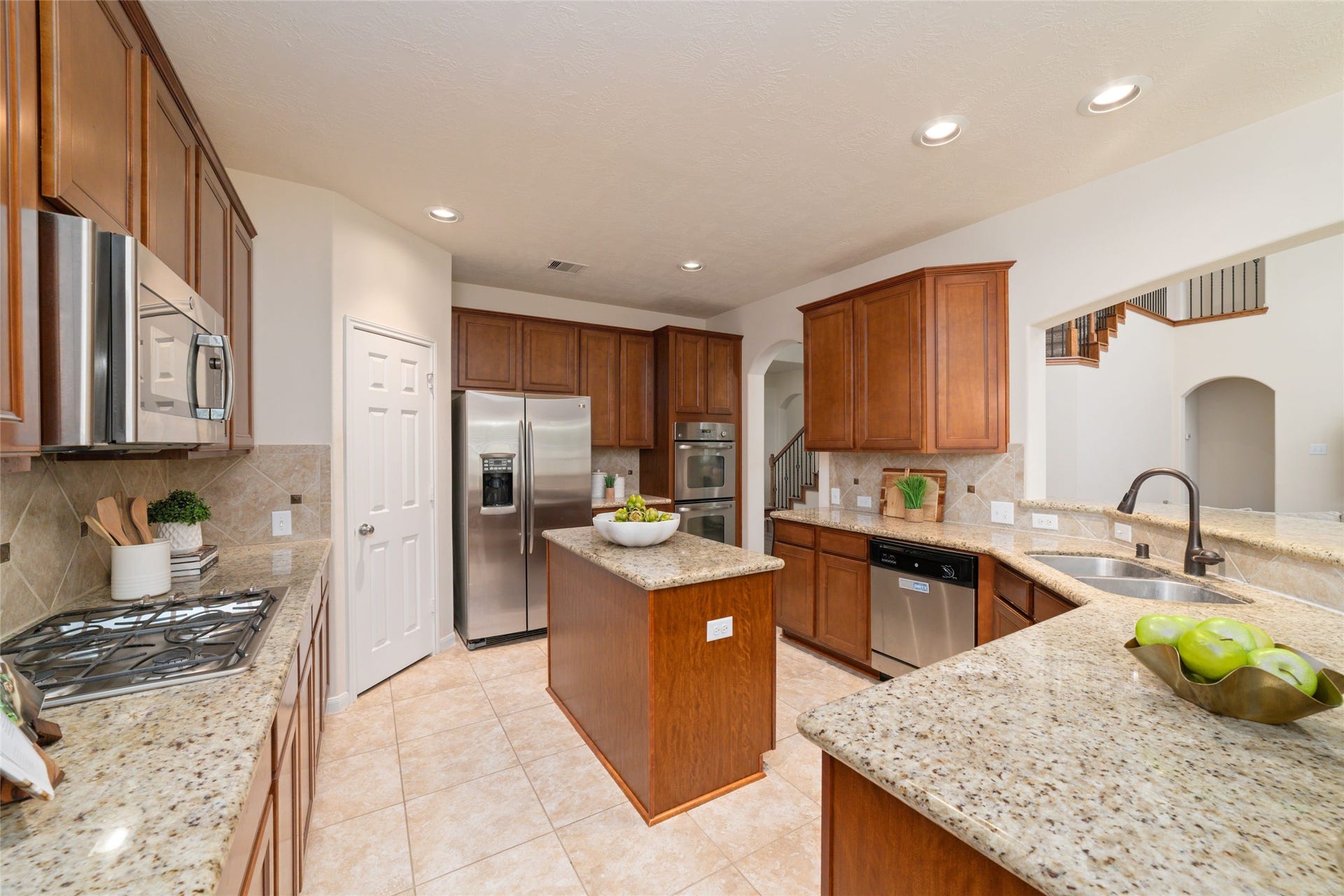 14422 Lakepointe Bend Lane, Cypress, TX 77429 Chef's kitchen with gas cooktop, double ovens, island and plenty of counters and cabinets for seamless cooking and entertaining