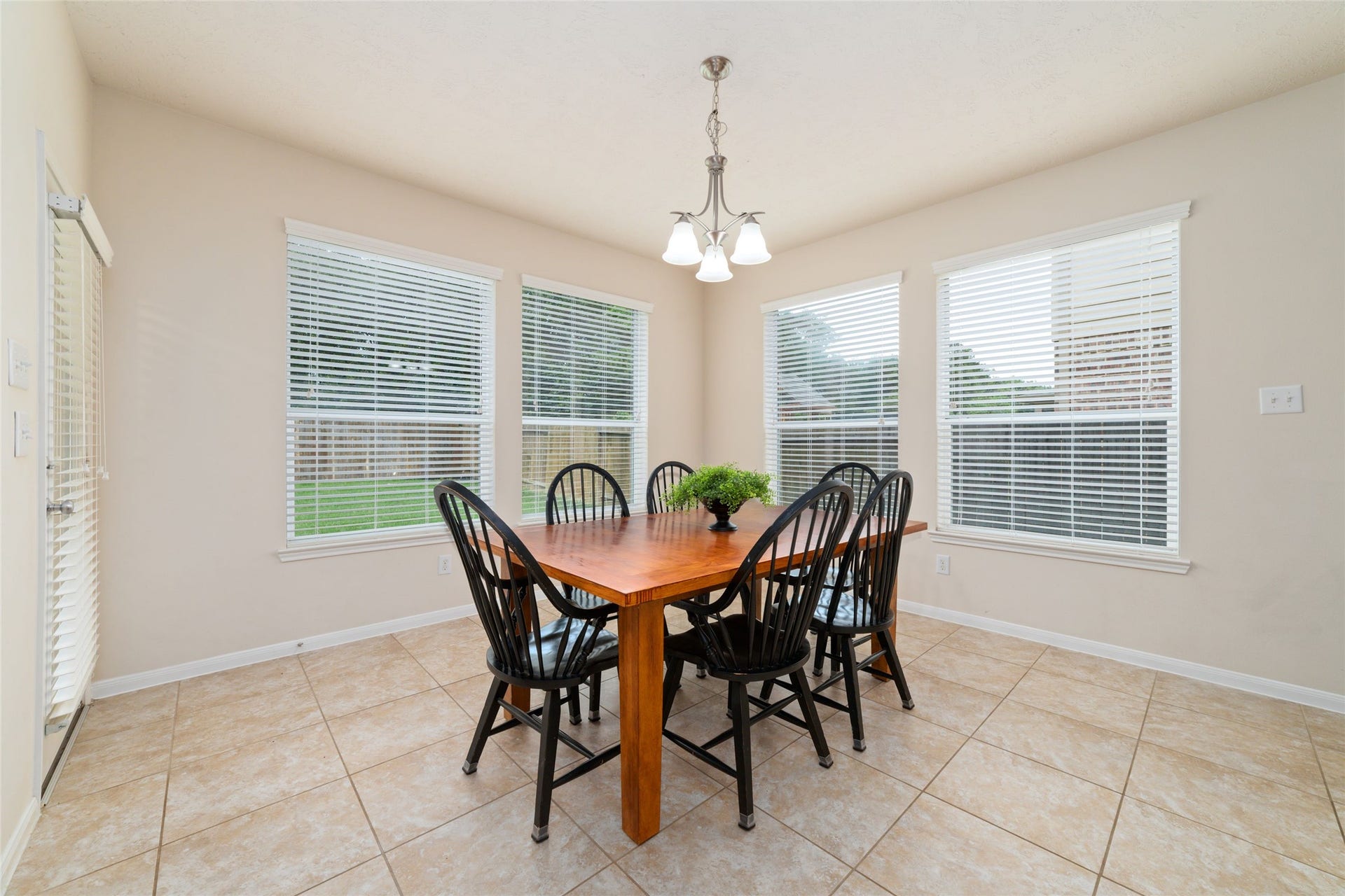 14422 Lakepointe Bend Lane, Cypress, TX 77429 The large sunny breakfast room flows seamlessly into the living room for easy entertaining.
