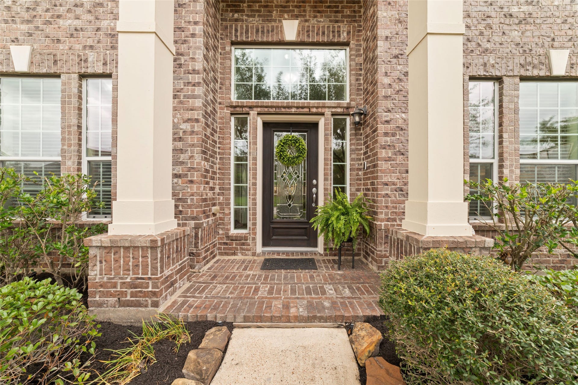 14422 Lakepointe Bend Lane, Cypress, TX 77429 Elegant entry framed by soaring ceilings and natural light