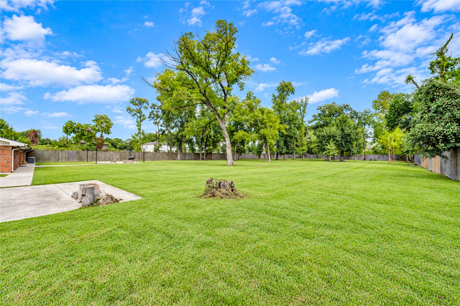 2422 De Soto Street, Houston, TX 77091 2422 De Soto Street, Houston, TX 77091