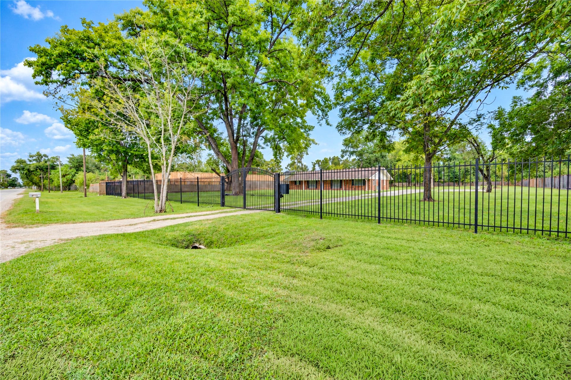 2422 De Soto Street, Houston, TX 77091 2422 De Soto Street, Houston, TX 77091