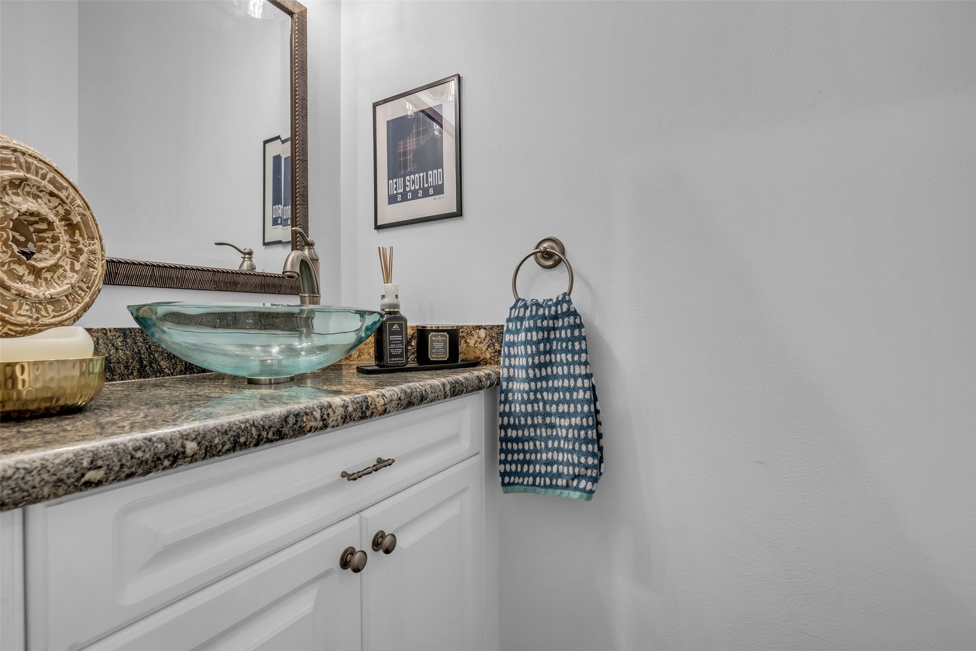 19023 Windsor Lakes Drive, Houston, TX 77094 Half bath.