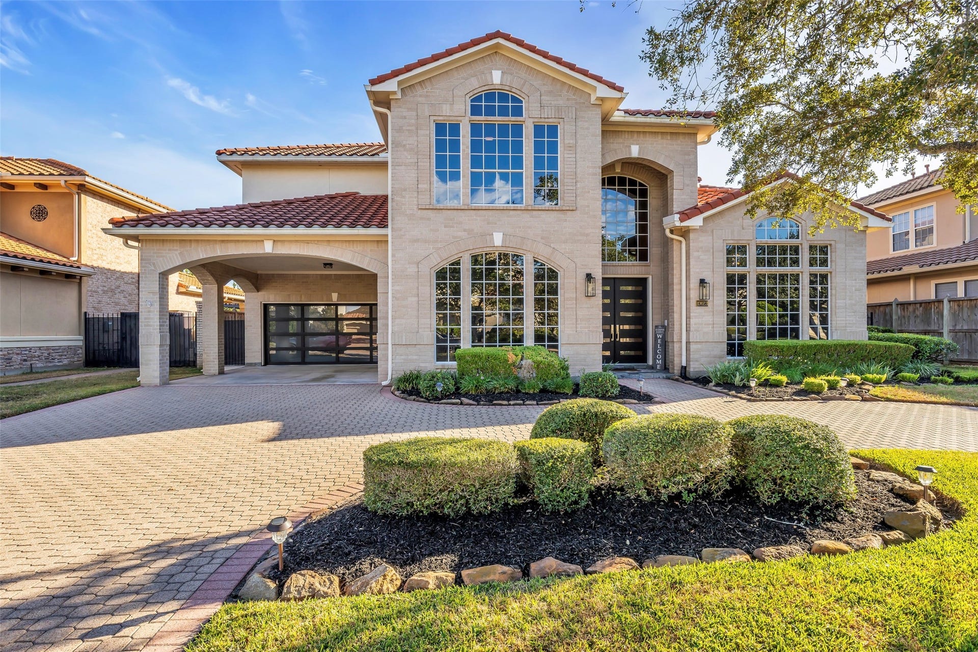 19023 Windsor Lakes Drive, Houston, TX 77094 Welcome to 19023 Windsor Lakes Dr, a beautiful home located in the gated community of Windsor Park Lakes.
