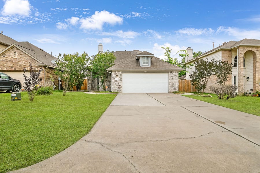 Property photo for 18436 Sunrise Pines Drive, Montgomery, TX