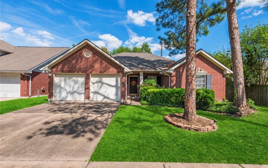 Property photo for 16423 Maple Downs Lane, Sugar Land, TX