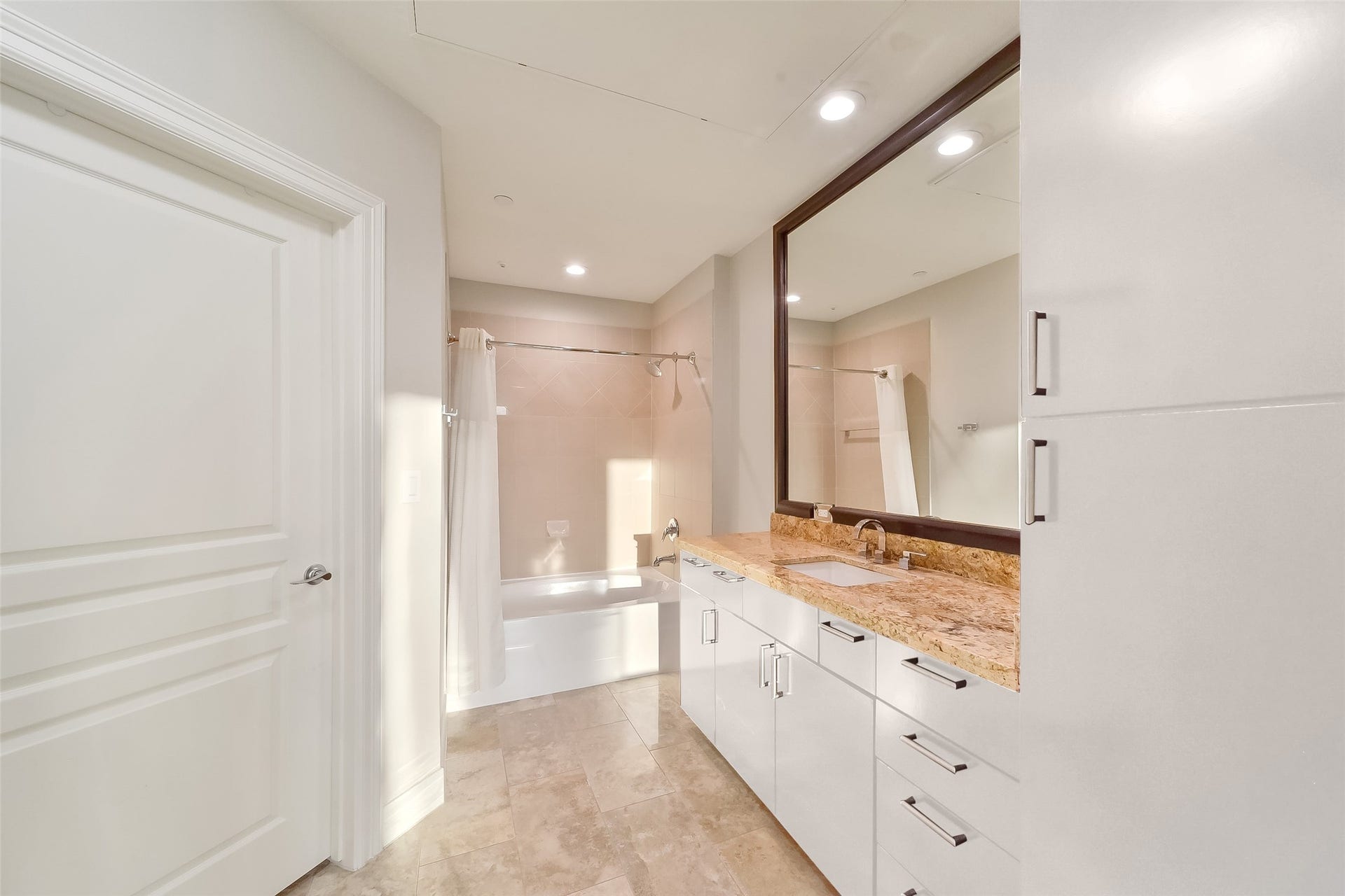 3333 Allen Parkway, #3003, Houston, TX 77019 Spacious ensuite bath with generous closet. The cabinets are virtually painted.