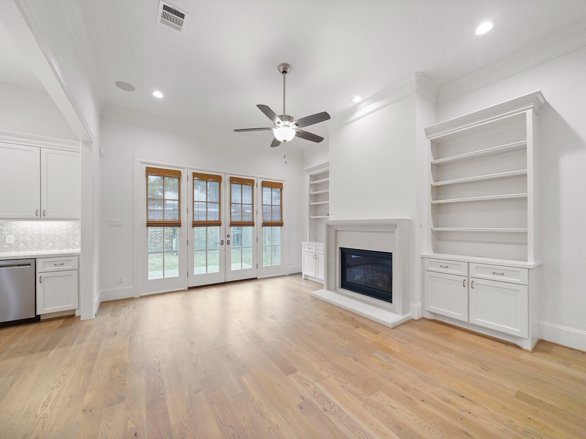949 Dunleigh Meadows Lane, Houston, TX 77055 949 Dunleigh Meadows Lane, Houston, TX 77055